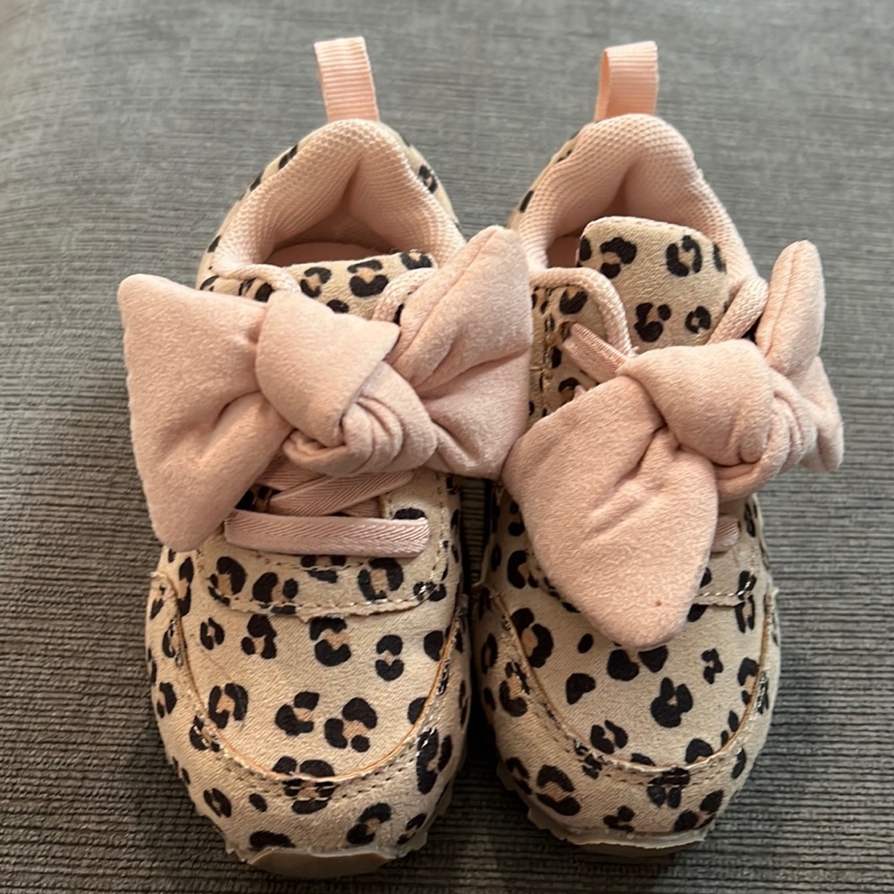 New w/o tags! Toddler leopard print sneakers